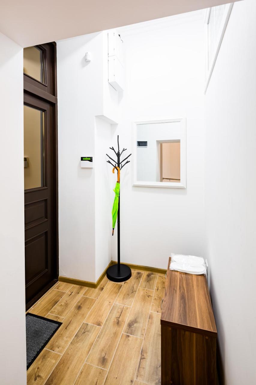 New Large 2 Bedroom In Lviv Historic Centre Exterior photo